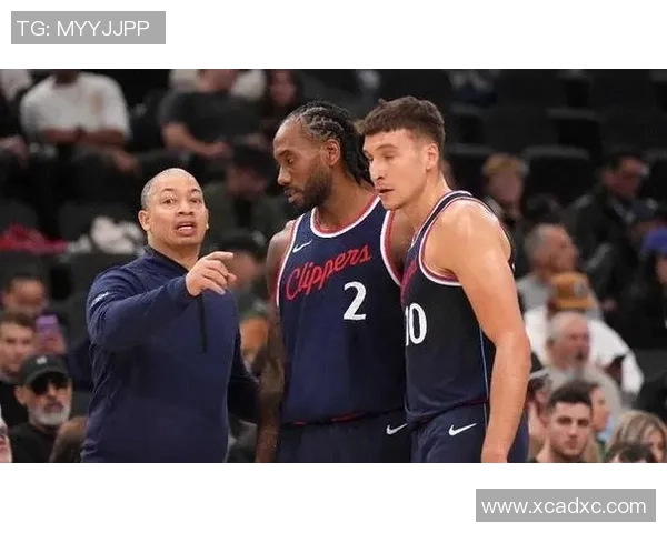 快船与灰熊马丁对决精彩纷呈球迷期待激烈比赛瞬间